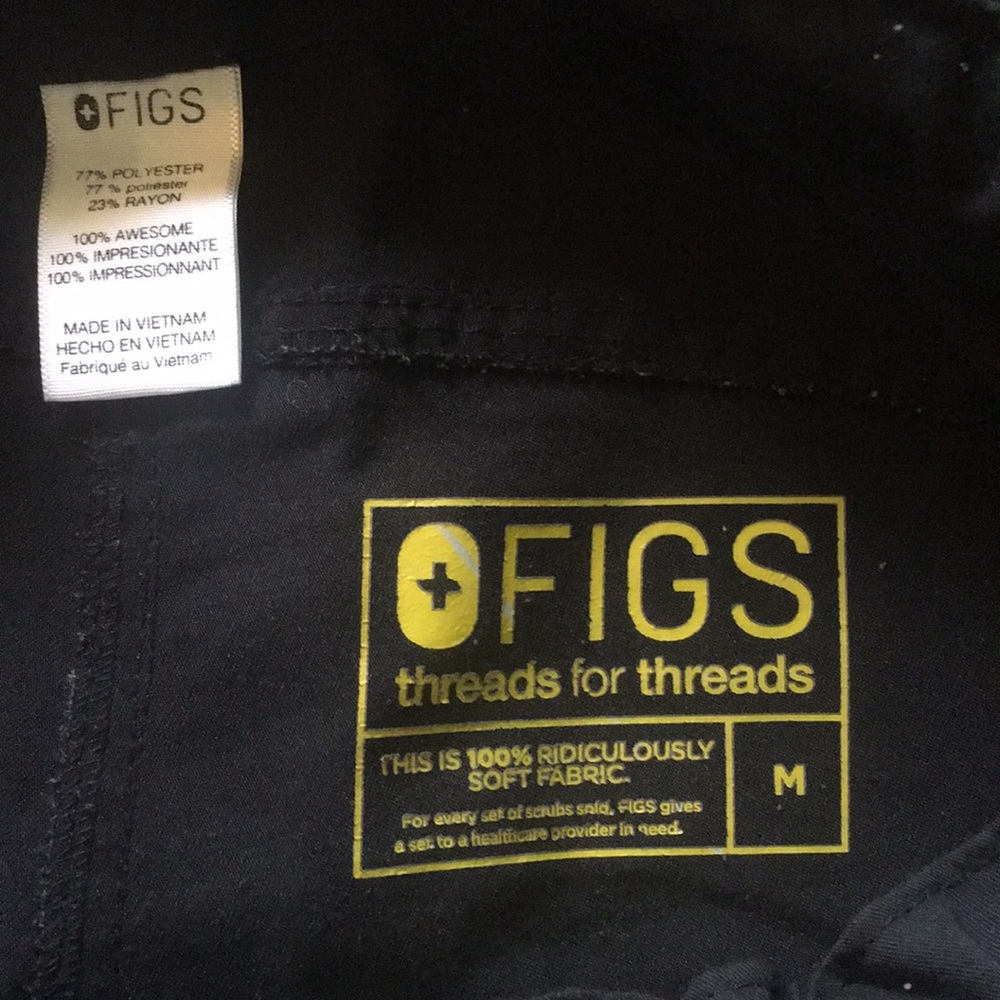 FIGS black skinny leg scrub pant medium